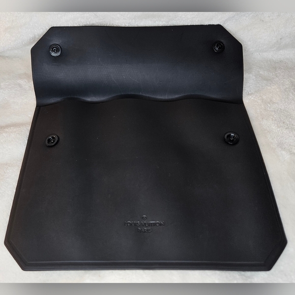 LOUIS VUITTON Silicone Swimsuit Organizer Travel Pouch Black mens womens Unisex - Picture 3 of 11